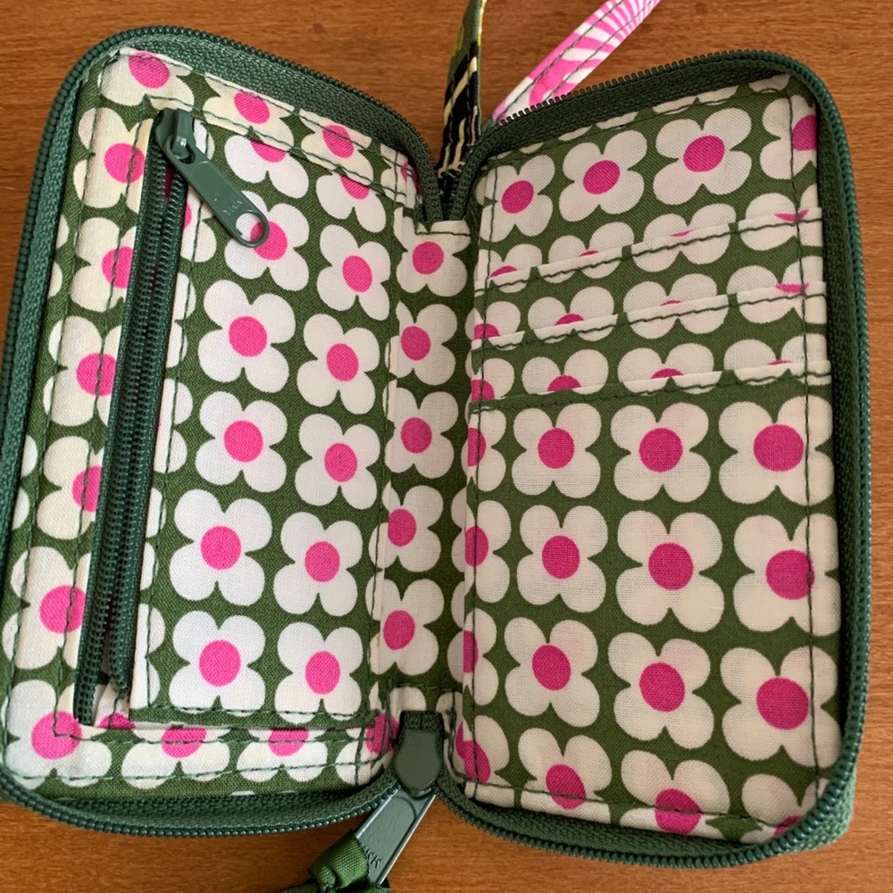 Vera Bradley Wrislet - Picture 3 of 4